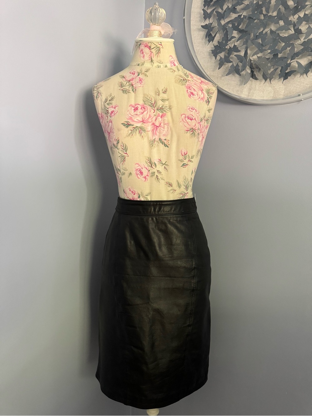 Vintage Women's Black Leather Pencil Skirt - Sleek Tailored Fit